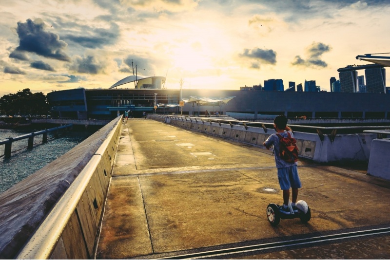 Поездка на самобалансирующемся двухколесном скутере - Mini Segway