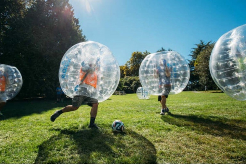 Aizraujošais Zorbu futbols, burbuļfutbols, Zorb soccer kompānijai