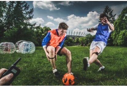 Захватывающий электрошоковый футбол от "Zorb.lv"