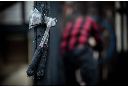Метание топора от AXE FACTORY RIGA