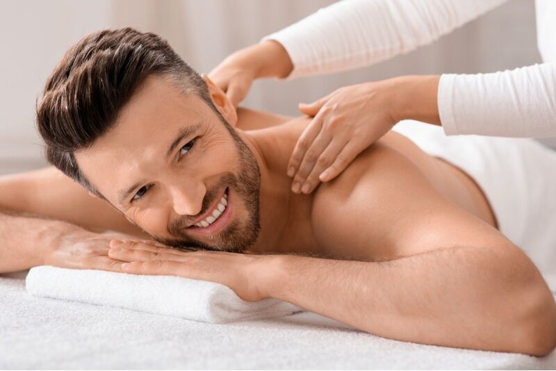 Лечебный массаж спины для мужчин