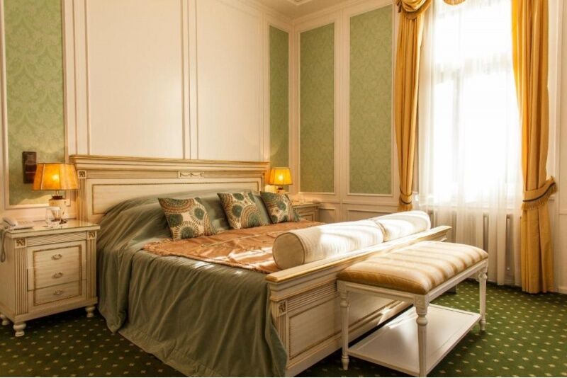 Nakšņošana elegantajā Smaragda numurā viesnīcā "TB Hotel & SPA"
