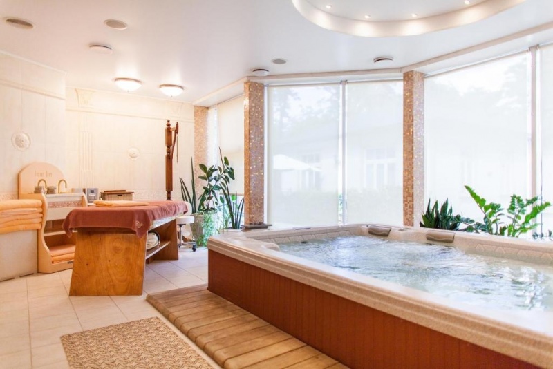 Rubīna nakšņošana ar SPA centra apmeklējumu "TB Palace Hotel & SPA"