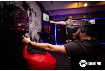 Развлечение для двоих в студии виртуальной реальности "VR Gaming" в Риге