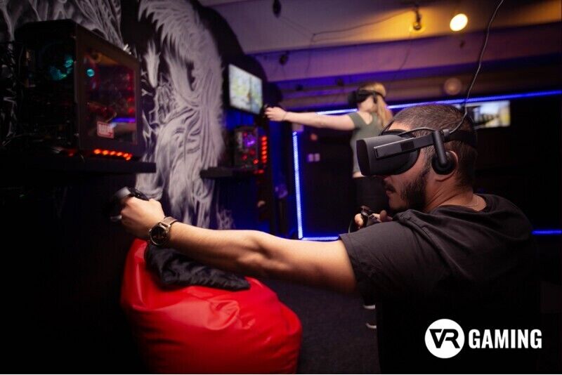 Развлечение для двоих в студии виртуальной реальности "VR Gaming" в Риге
