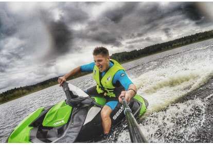 Izbrauciens ar ūdens motociklu no RS noma
