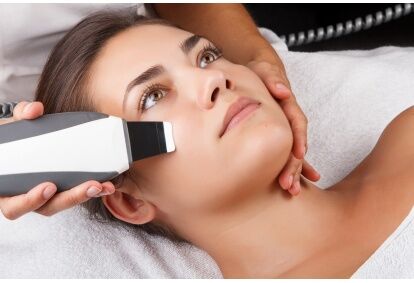Ultraskaņas pīlings + atbilstoši ādas tipam piemērota maska salonā "Body Lab"