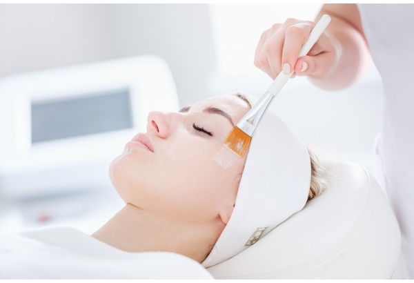 Skābju pīlings atbilstoši ādas tipam ar Holy Land Cosmetics profesionālo kosmētiku