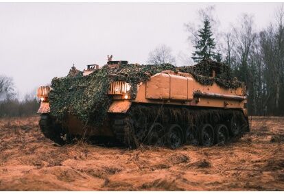 Экскурсия на бронетранспортере - танк FV432