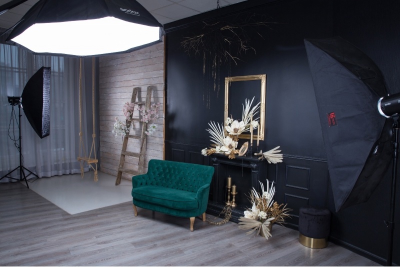 1-часовая фотосессия с тематическими декорациями от "Fotostudijas.lv" в Риге