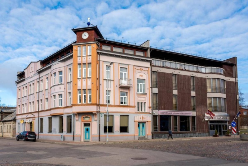 Расслабляющая ночёвка в уютном и тихом 4* отеле "Hotel Kolumbs" с игрой в бильярд