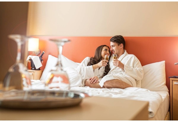 Расслабляющая ночёвка в уютном и тихом 4* отеле "Hotel Kolumbs" с игрой в бильярд
