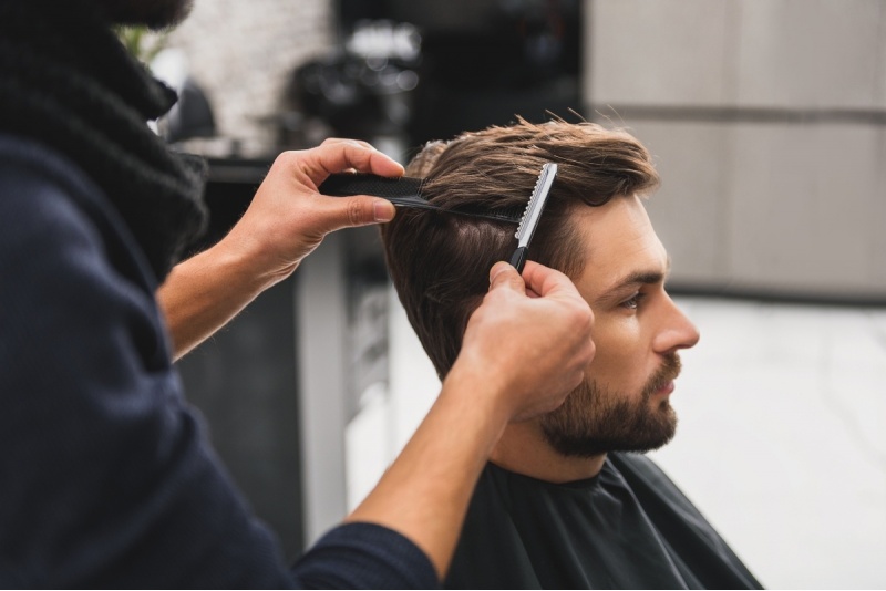 Мужская стрижка в "Bros&Blades Barbershop"