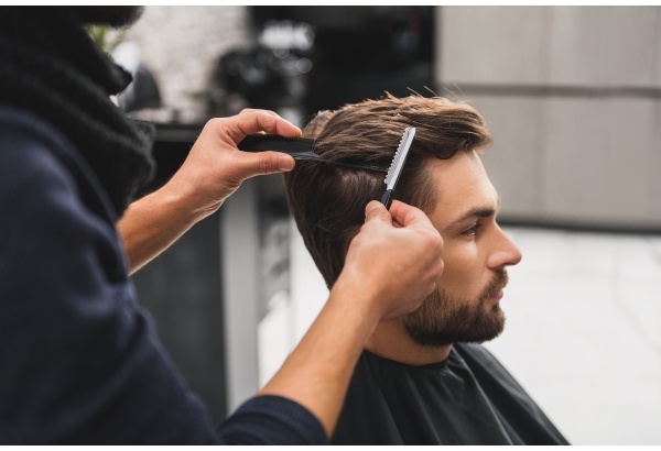Мужская стрижка в "Bros&Blades Barbershop"