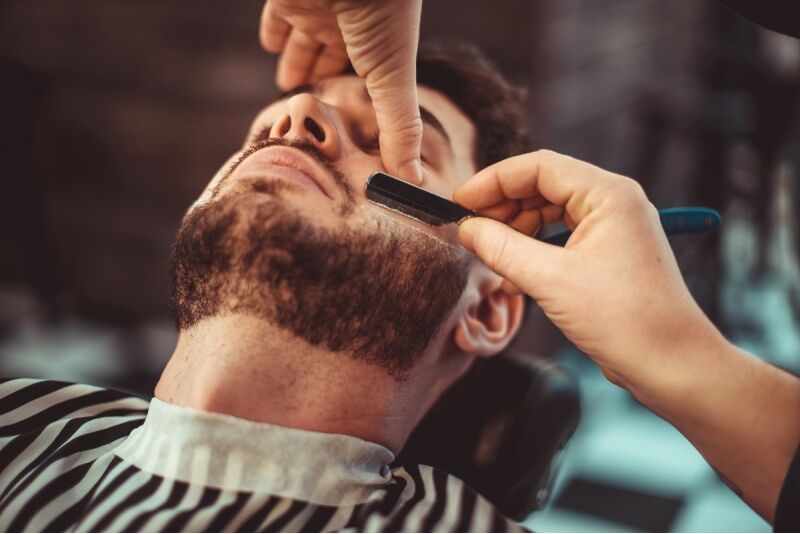 ALL IN - СПА для бороды и стрижка волос "Bros&Blades Barbeshop"