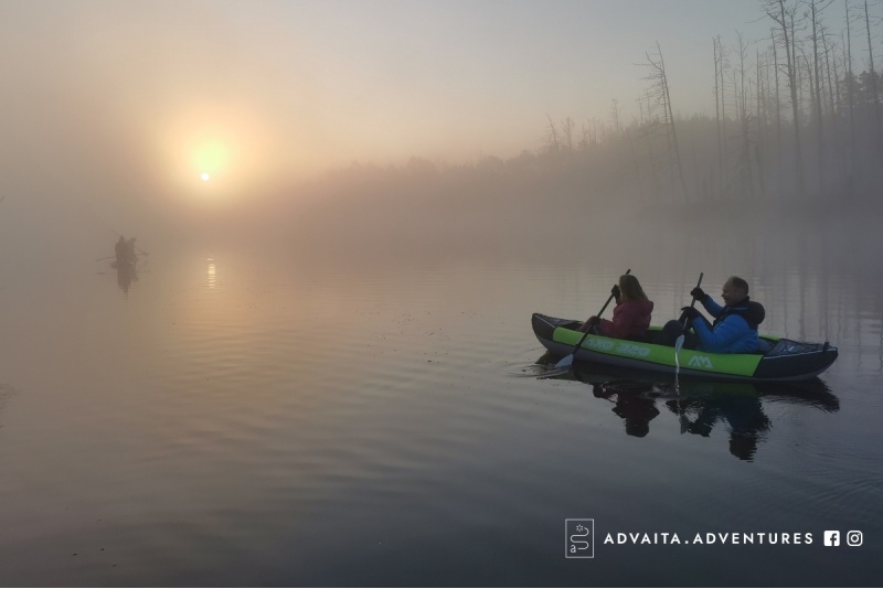 Saullēkts ar SUP dēli vai laivu purvā un brokastis no “Advaita Adventures”