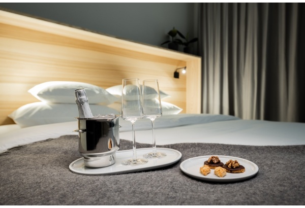 Ночёвка и освежающие напитки в отеле „OTTO Hotel & Sun“