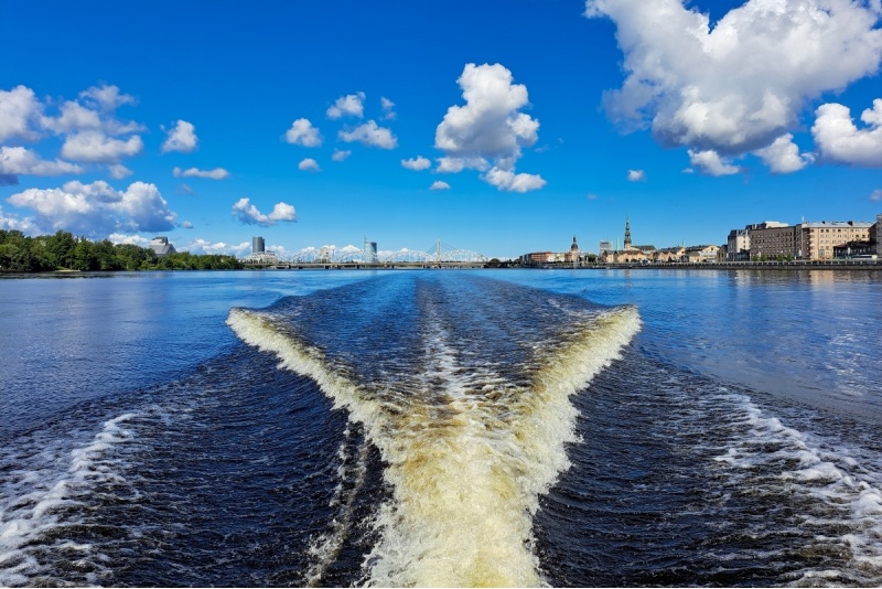 Романтика городского канала — прогулка на лодке капитана «Давидс»
