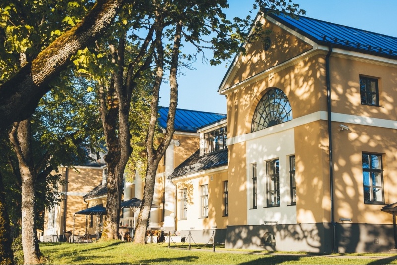 Проживание в усадьбе Скрунда в номере "Superior" с индивидуальным посещением SPA
