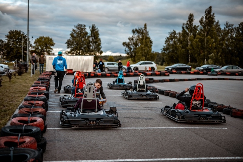 Kartingu sacensības 5 personām