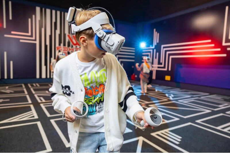 Приключение в виртуальной реальности «Another World VR Арена Рига» в рабочий день