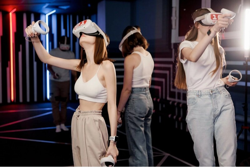 Приключение в виртуальной реальности «Another World VR Арена Рига» в рабочий день