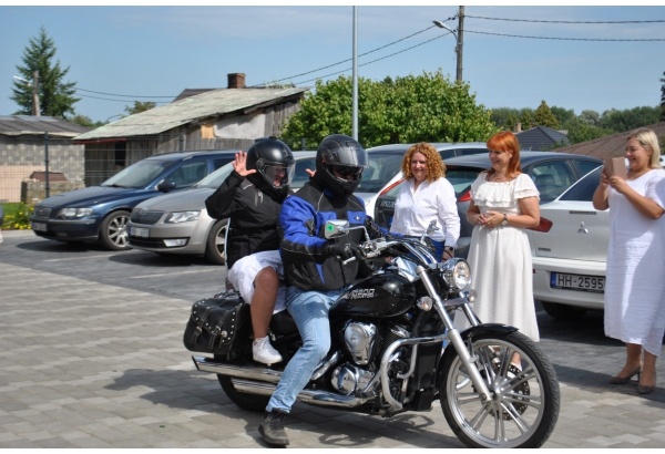 Aizraujošs motocikla izbrauciens ar pieredzējušu vadītāju