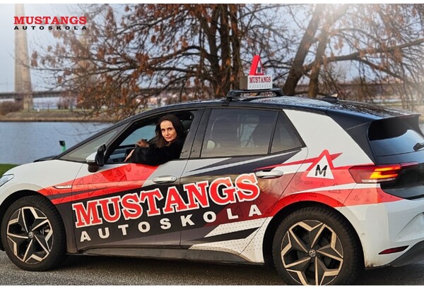 Обучение теории категории B в автошколе "Mustangs" с регистрацией в CSDD