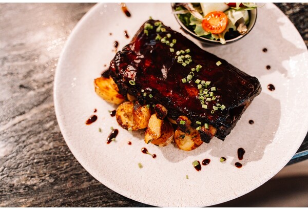 7 kārtu vakariņas ar piemeklētu vīnu restorānā "Beef Room" Rīgā