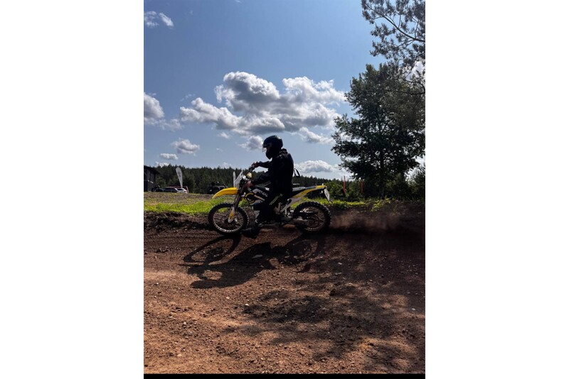 Brauciens ar elektrisko motociklu SUR-RON Viļņas apkārtnē