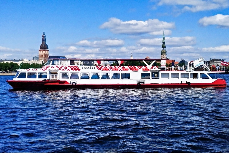 Рейс на закате на кораблике «Лиепая» в Риге до Морских ворот по выходным