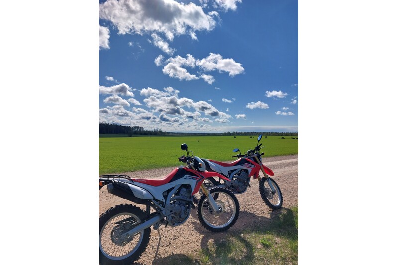 Поездка в сопровождении инструктора на эндуро-мотоциклах Honda CRF 250L для двоих