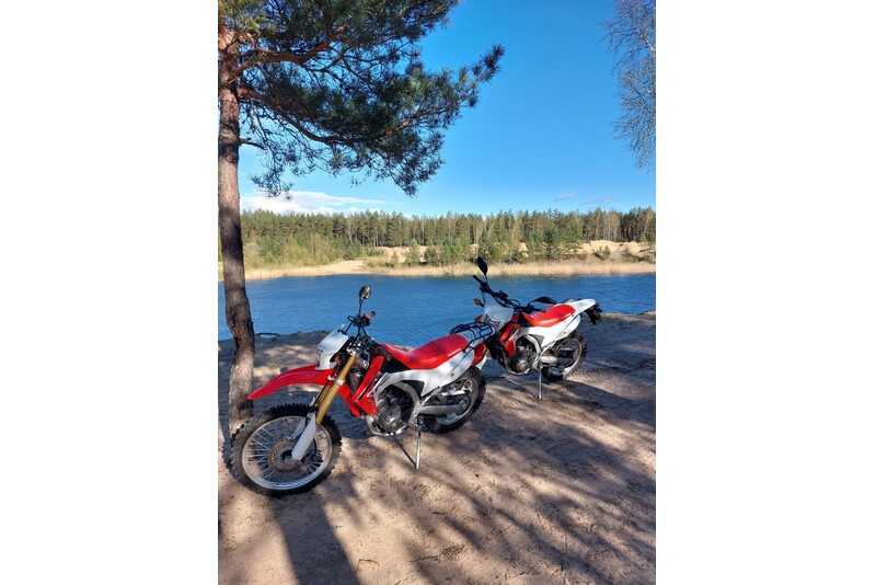 Поездка в сопровождении инструктора на эндуро-мотоциклах Honda CRF 250L для двоих