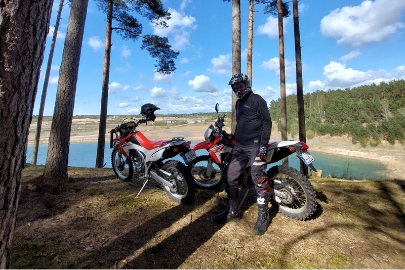 Поездка в сопровождении инструктора на эндуро-мотоциклах Honda CRF 250L для двоих