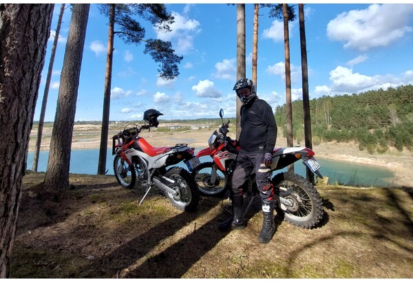 Поездка в сопровождении инструктора на эндуро-мотоциклах Honda CRF 250L для двоих