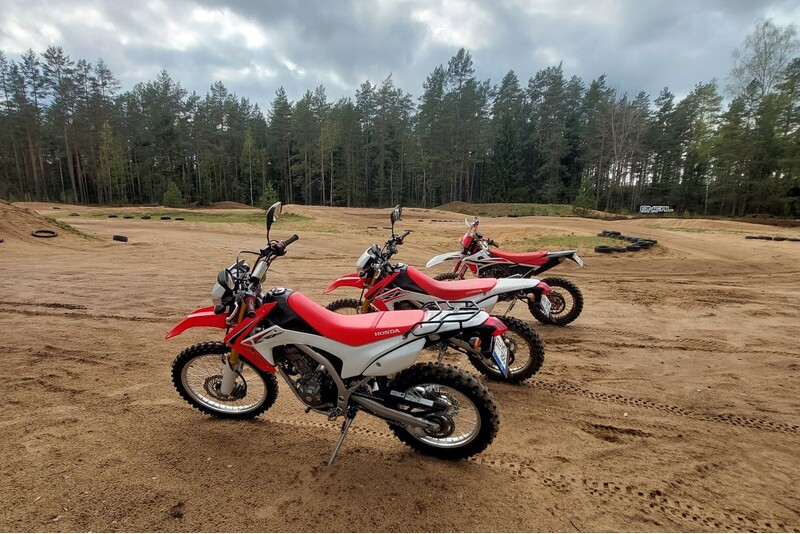 Поездка в сопровождении инструктора на эндуро-мотоциклах Honda CRF 250L для двоих