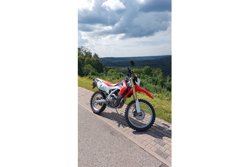 Поездка в сопровождении инструктора на эндуро-мотоциклах Honda CRF 250L для двоих