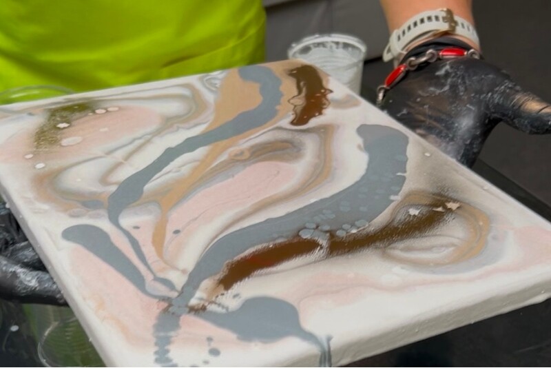 Glezna  FLUID ART tehnikā – meistarklase 1 personai