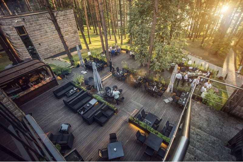 Nakšņošana ar pirti un vakariņām privātā namiņā diviem „TonyResort“