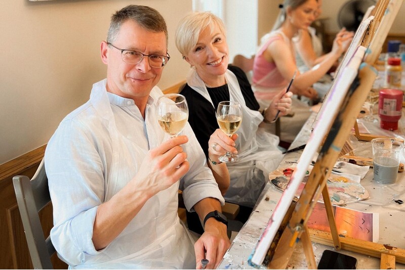 Рисование на холстах в творческой мастерской "Art&Wine"