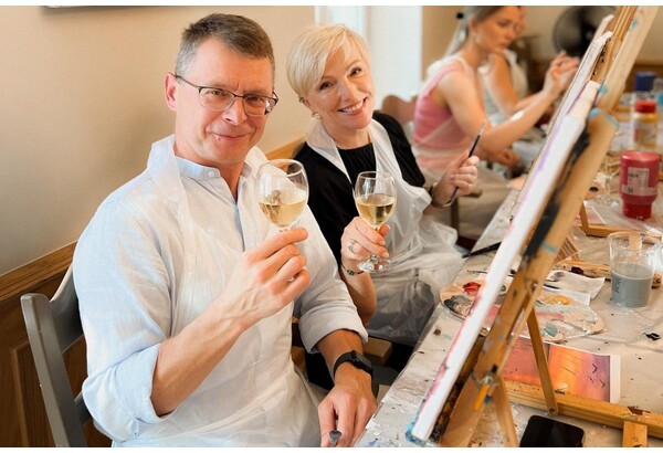 Рисование на холстах в творческой мастерской "Art&Wine"