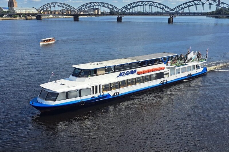 „Rīgas panorāmas reiss“ – brauciens ar kuģīti „Jelgava“ vai „Liepāja“ Rīgā
