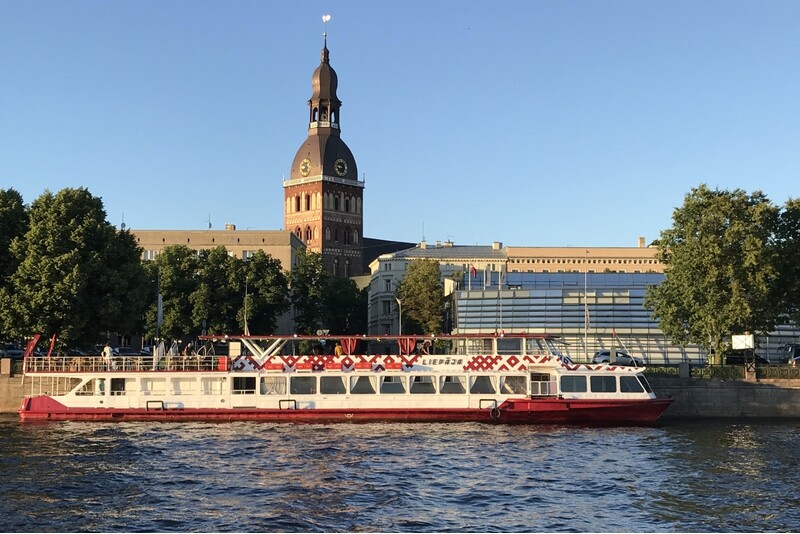 Рейс на закате на кораблике «Лиепая» в Риге до Морских ворот по выходным