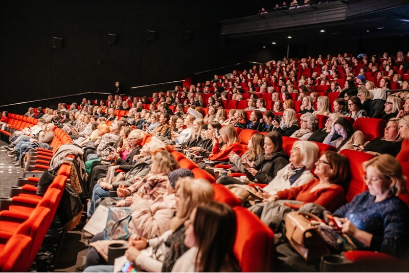 Посещение кинотеатра „Forum Cinemas“ + закуски
