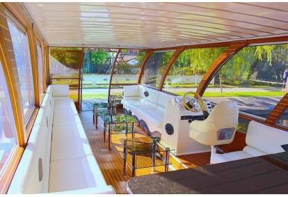 Познай красоту Тракайского озера вместе с Holiday-boat для 1-25 друзей