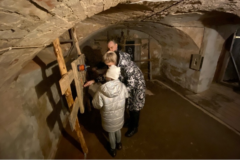 Izlaušanās istaba „Zaļā meža melnie stāsti“ Jaunmoku pilī 
