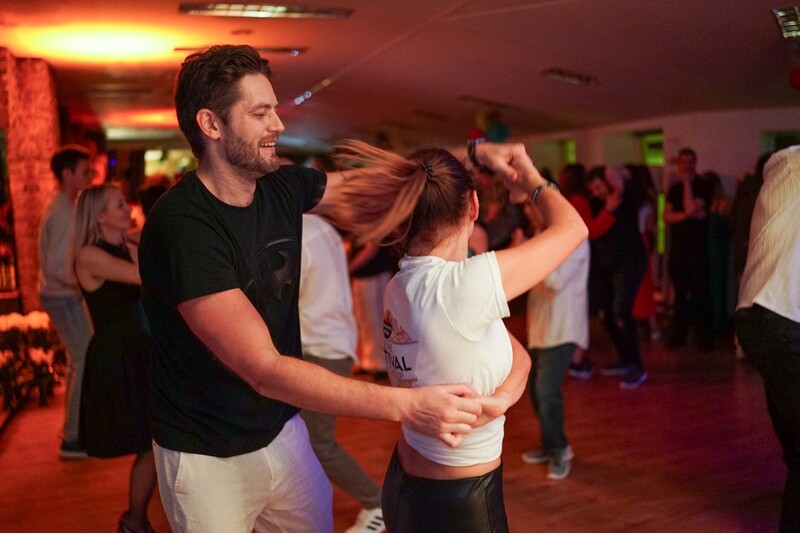 Индивидуальные уроки танца бачата в студии "Bachata Riga"