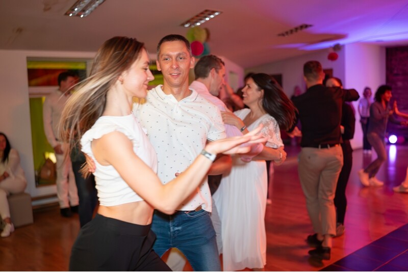 Индивидуальные уроки танца бачата в студии "Bachata Riga"