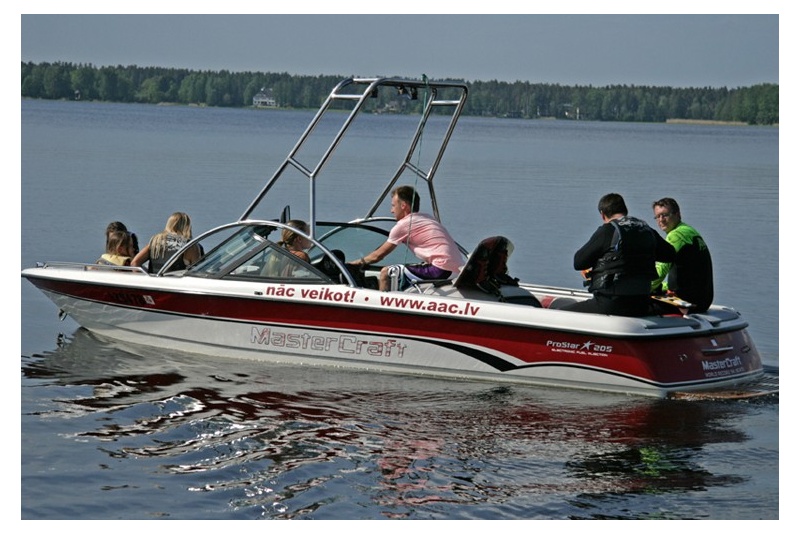 Ūdens slēpošana ar profesionālo laivu MasterCraft X2