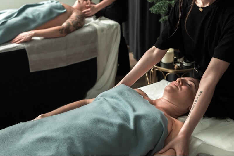 Romantisks rituāls pārim ar ķermeņa masāžu un sejas SPA